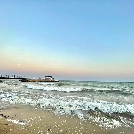 Peaceful Run-a-way By The Sea *