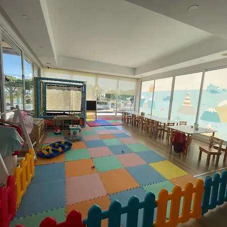 Peaceful Run-a-way By The Sea Vokolidha