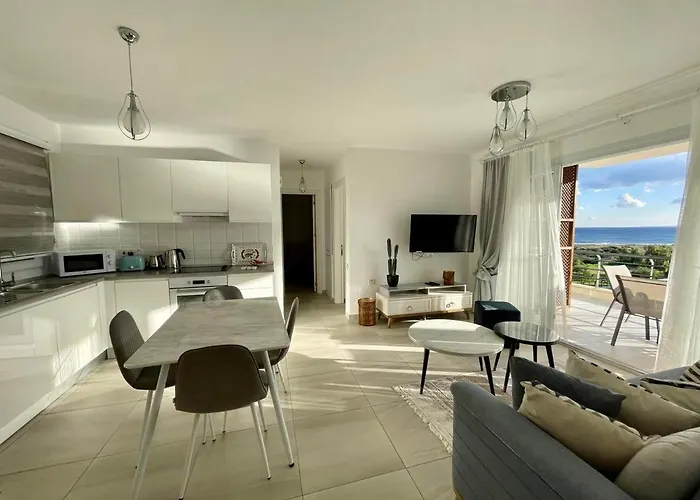 Peaceful Run-a-way By The Sea Vokolidha