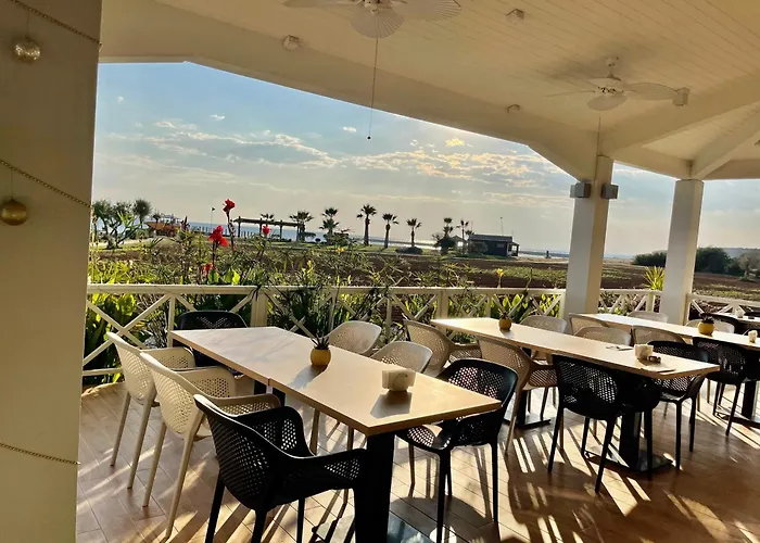 Peaceful Run-a-way By The Sea