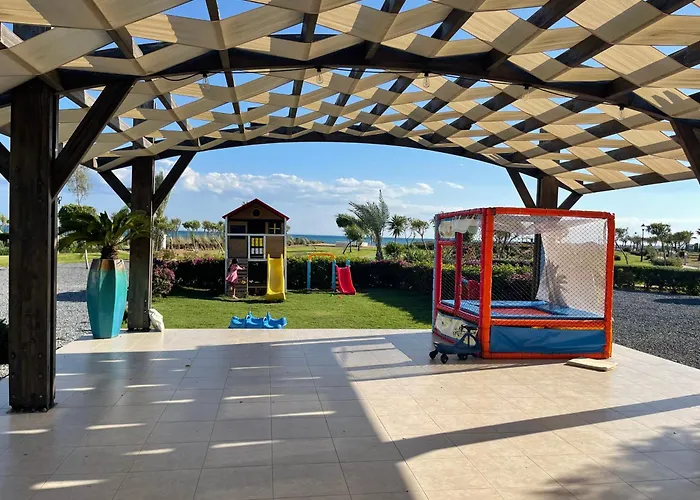 Peaceful Run-a-way By The Sea Vokolidha