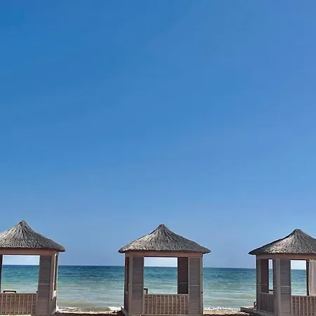 Peaceful Run-a-way By The Sea Vokolidha