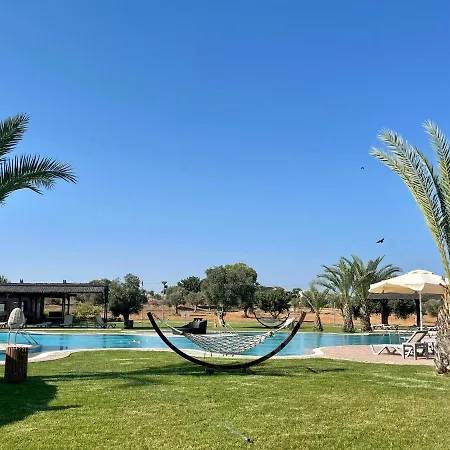 Peaceful Run-a-way By The Sea Vokolidha