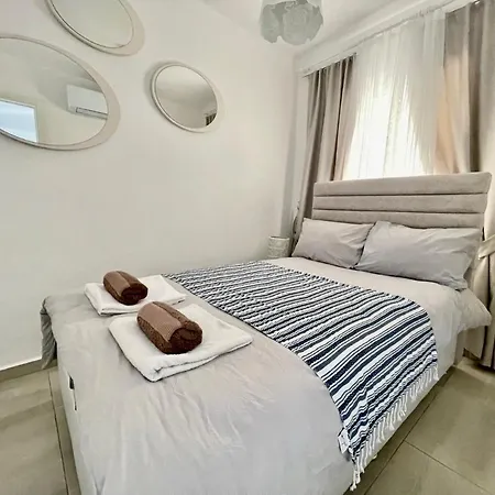 Peaceful Run-a-way By The Sea * Vokolidha