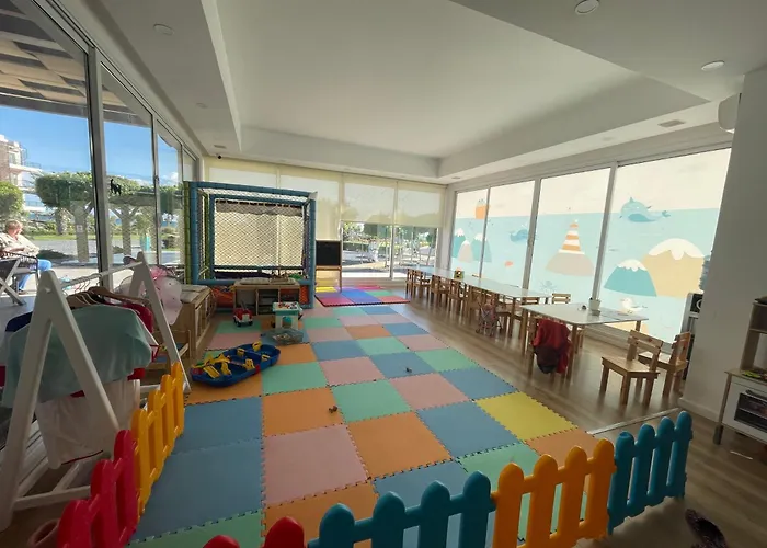 Peaceful Run-a-way By The Sea Vokolidha